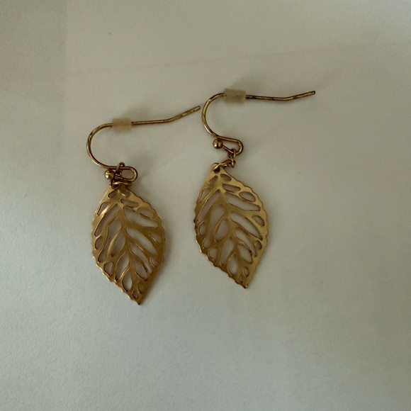 Gold Tone set bead and leaf Drop Necklace and earrings - Picture 7 of 8